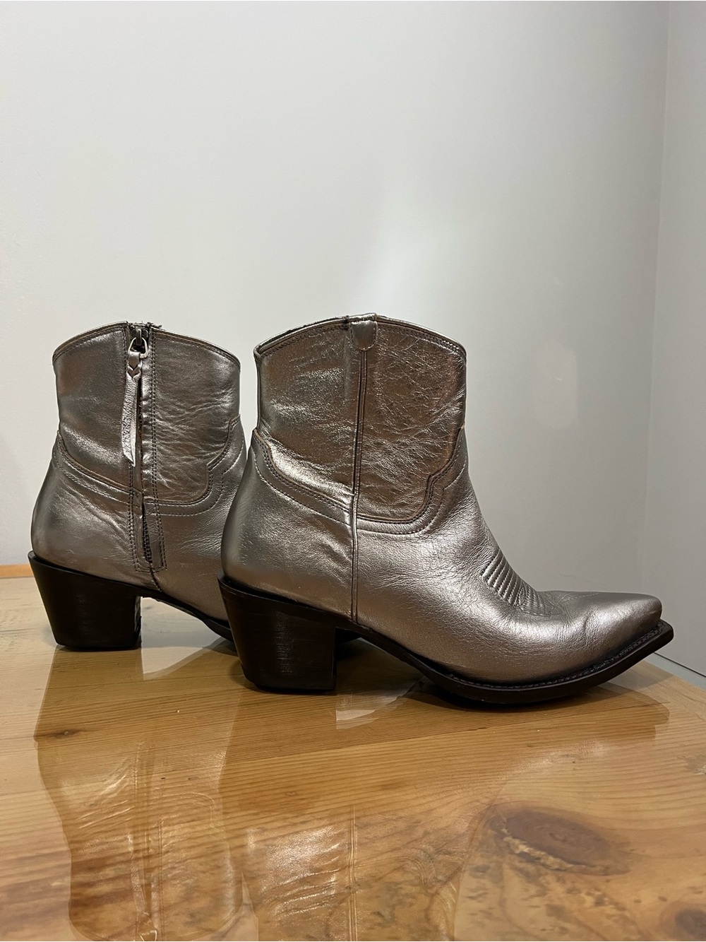 Tecovas Daisy Silver Metallic Leather Ankle Boots size 10
